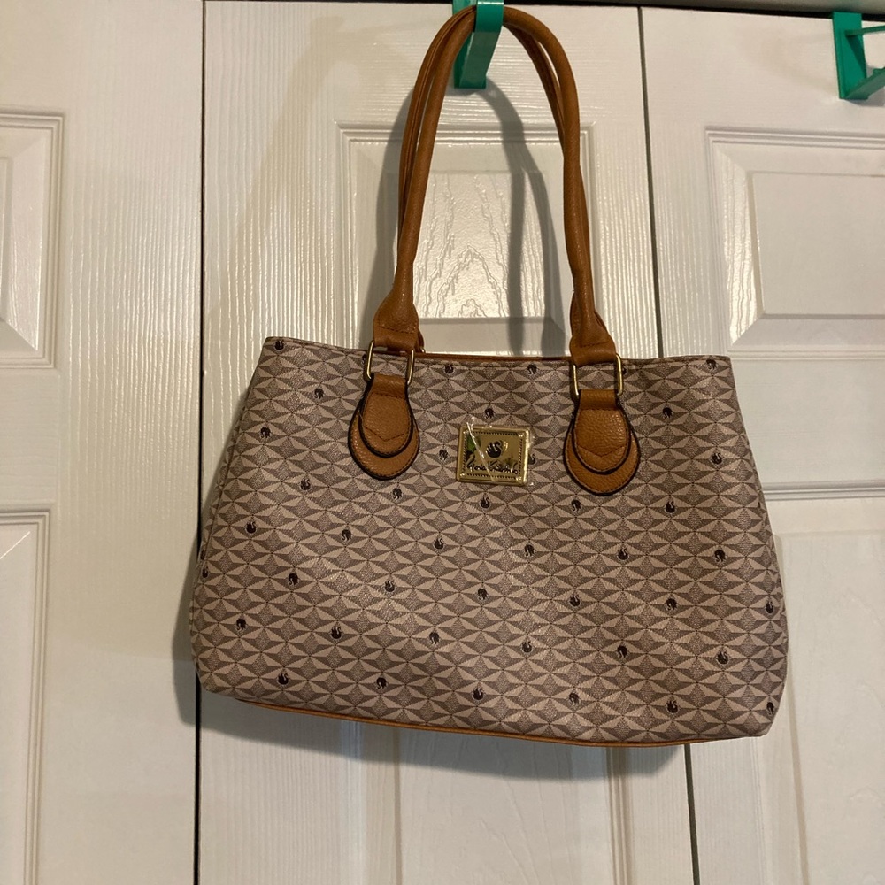 Gloria Vanderbilt purse